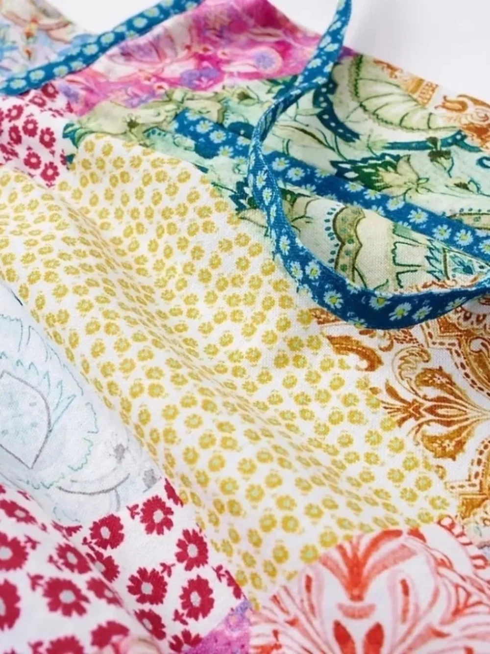 NWT Anthropologie Jolie Apron And Oven Mitt Set